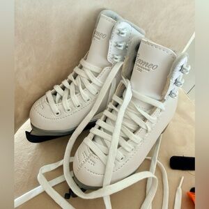 Cameo by Jackson Kids Ice Skates